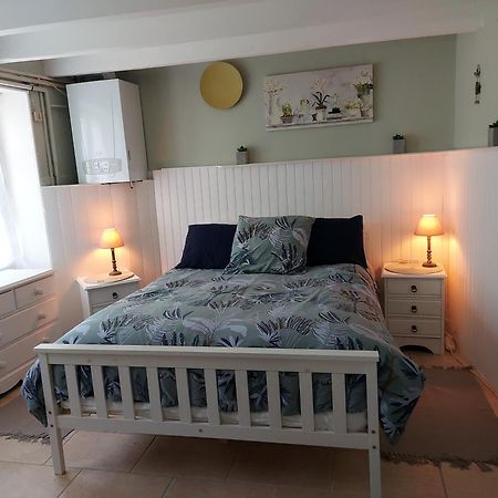 Charming Two Bedroom Gite With Beautiful Gardens コンフォラン エクステリア 写真
