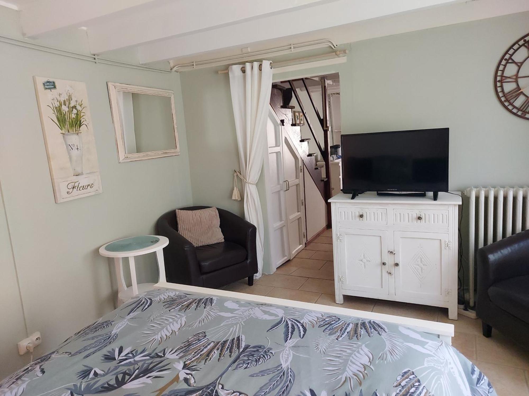 Charming Two Bedroom Gite With Beautiful Gardens コンフォラン エクステリア 写真