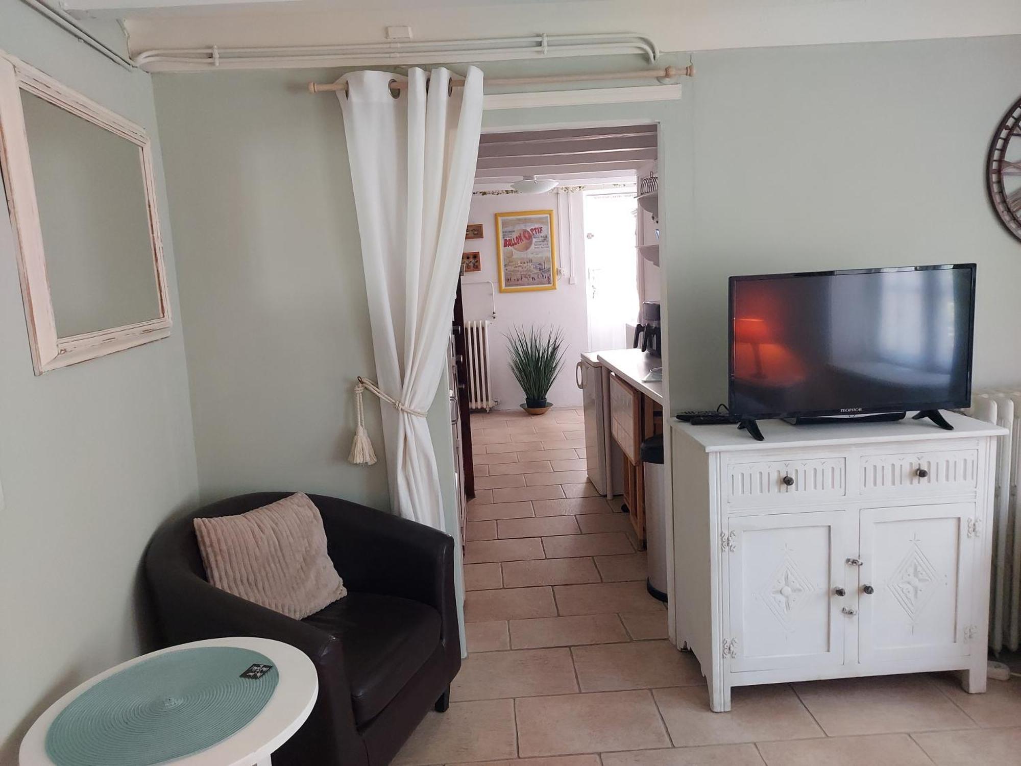 Charming Two Bedroom Gite With Beautiful Gardens コンフォラン エクステリア 写真