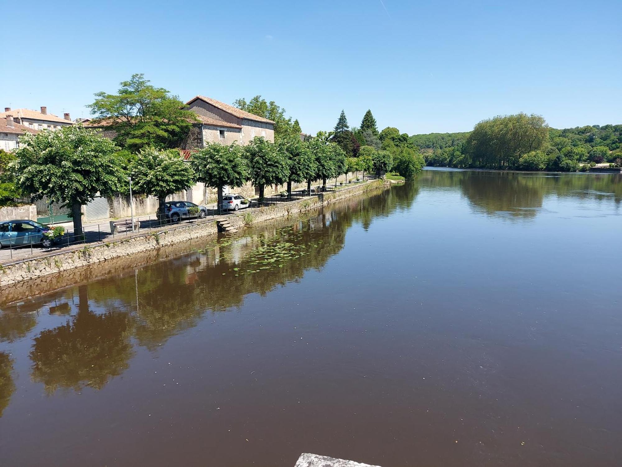 Charming Two Bedroom Gite With Beautiful Gardens コンフォラン エクステリア 写真