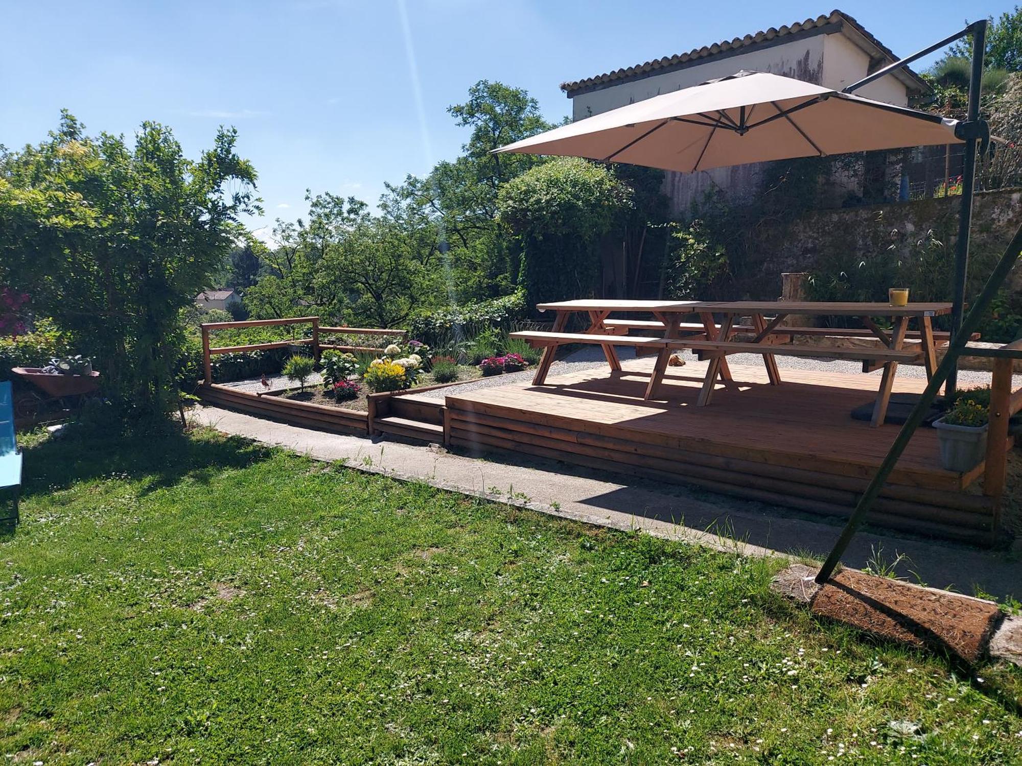 Charming Two Bedroom Gite With Beautiful Gardens コンフォラン エクステリア 写真