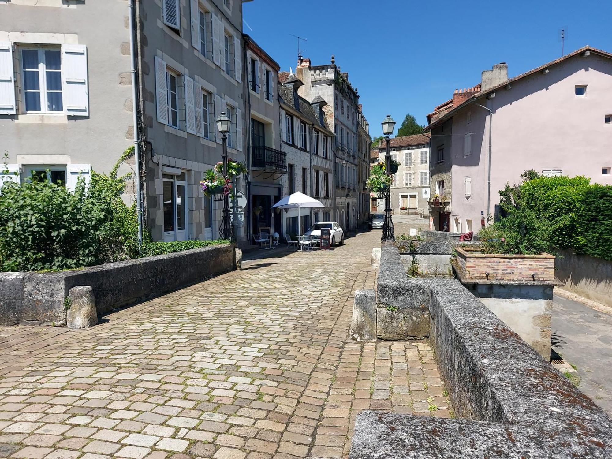 Charming Two Bedroom Gite With Beautiful Gardens コンフォラン エクステリア 写真